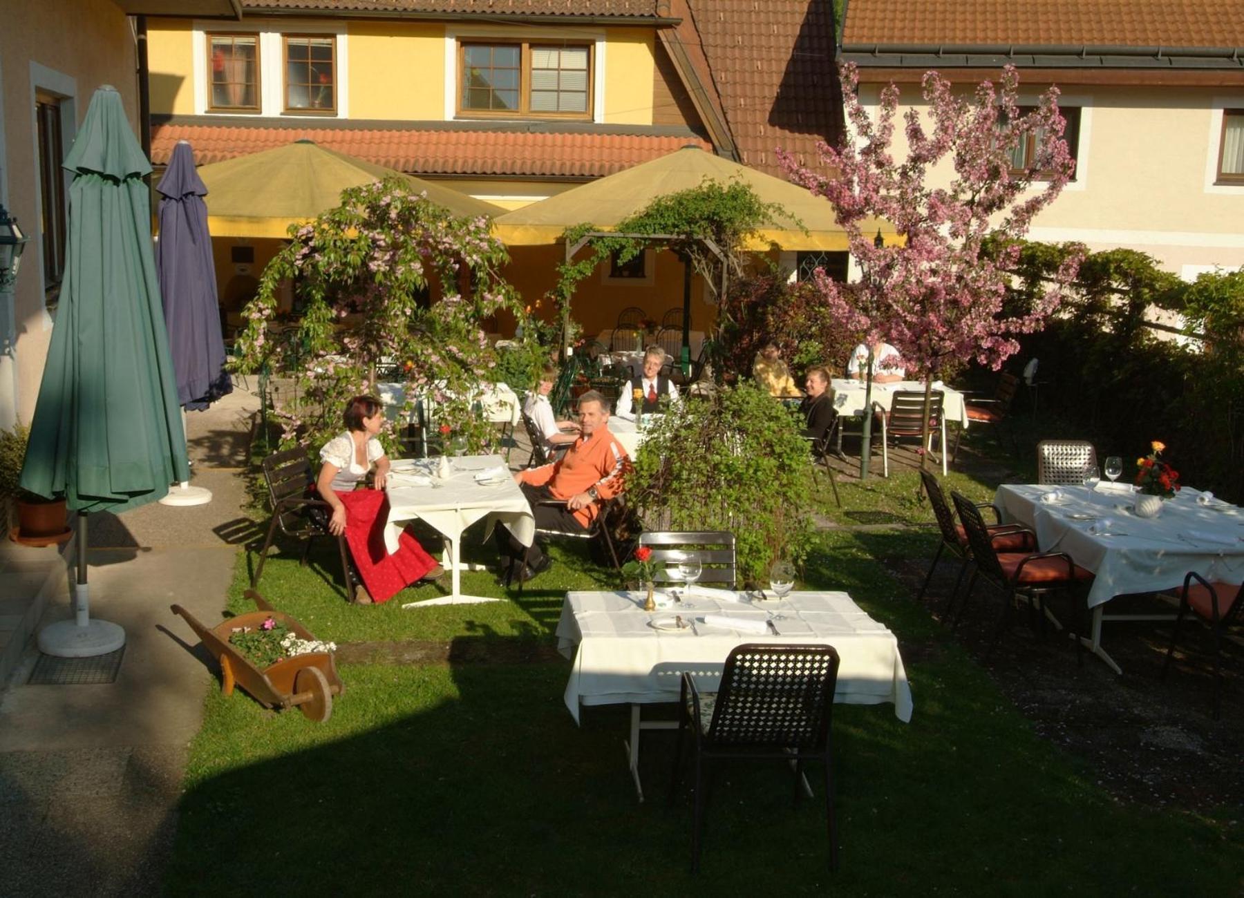 Landgasthof Zur Linde Laaben Exterior photo
